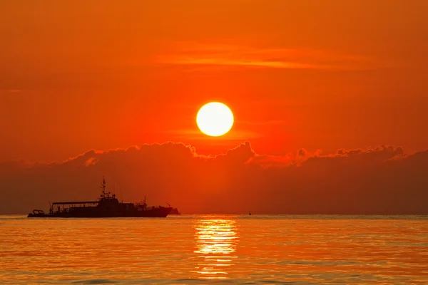 Barcos de patrulha com nascer do sol, Huahin Tailândia — Fotografia de Stock