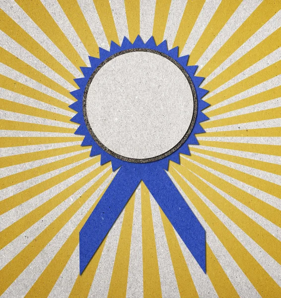 Premio en blanco azul con rayo de luz, crear a partir de artesanía de papel . Imagen De Stock