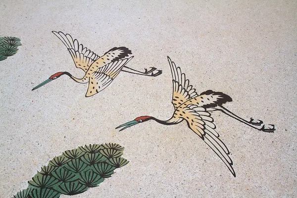 Картина птицы фламинго на стене китайского храма Стоковое Изображение