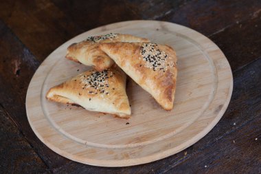 Puf böreği etli börek