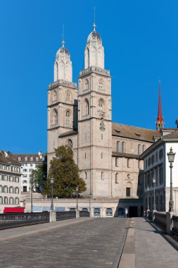Zürih'te grossmuenster görüntüleyin