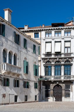 küçük bir Venedik avlusunda