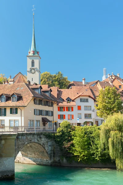 Gamla stan i bern och aare river — Stockfoto