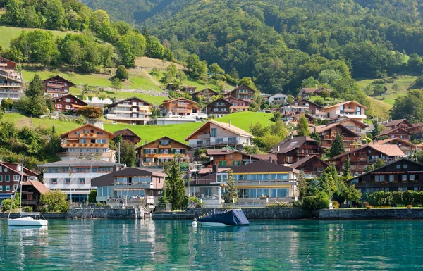 Dorp in de Alpen — Stockfoto