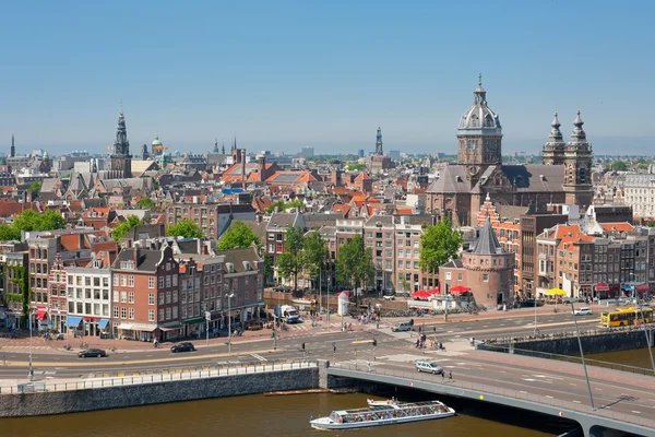 Drukke stadsleven van amsterdam — Stockfoto