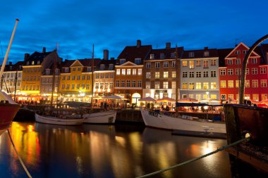 nyhavn gece limanda, tekneler