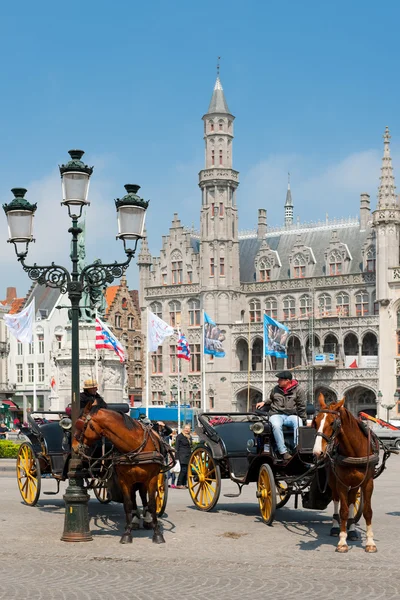 Carriages with cabbies in Bruges — Stock Photo, Image