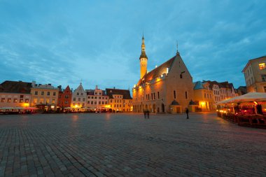gece tallinn Belediye Meydanı