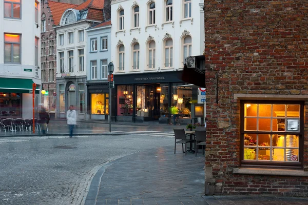 Woman walks by old street of Bruges — Stock Photo, Image