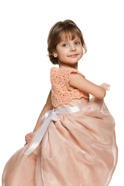 Sorrindo menina em um vestido de baile — Fotografia de Stock