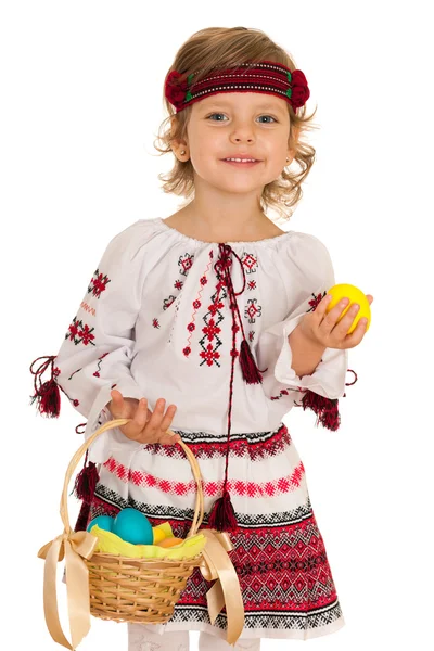 Sonriente chica ucraniana con cesta de Pascua — Foto de Stock