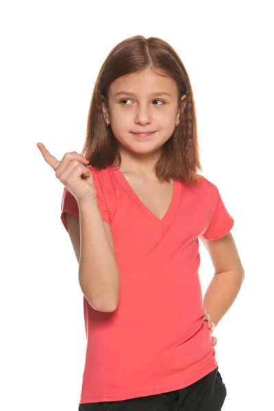 Menina bonita em blusa vermelha faz um gesto de mão — Fotografia de Stock