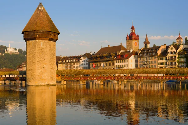 Kaple most v luzern v časných ranních hodinách — Stock fotografie