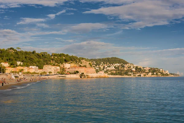 Schöne Stadt und Mittelmeer — Stockfoto