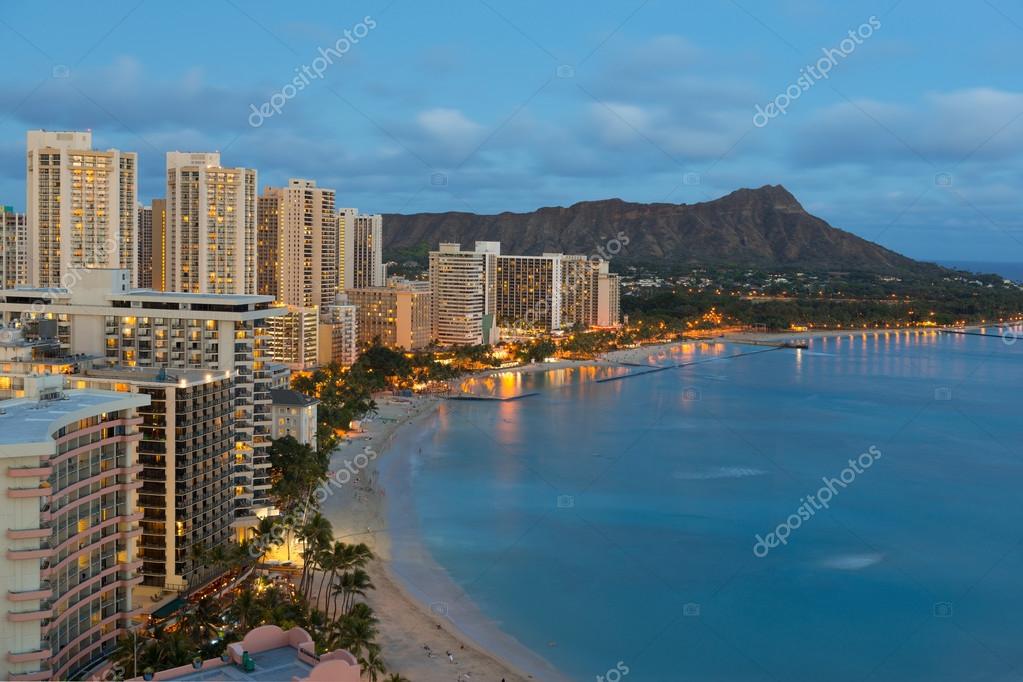 Night view on Honolulu city and Waikiki Beach — Stock Photo © SergiyN