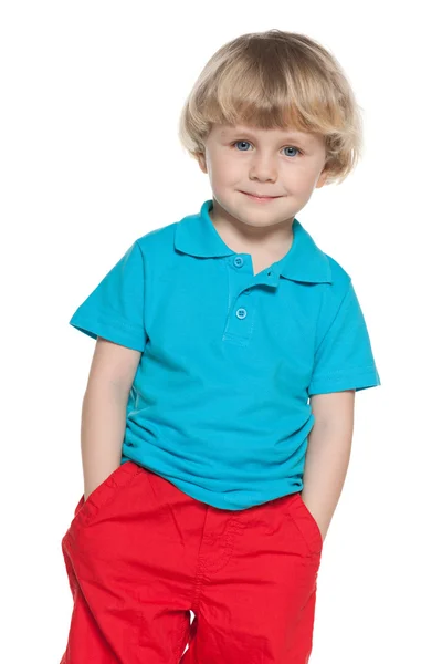 Lachende jongetje in blauw shirt — Stockfoto