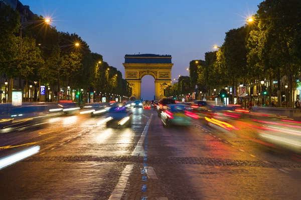 L'Arc de Triomphe dans les Champs Elysées — Photo