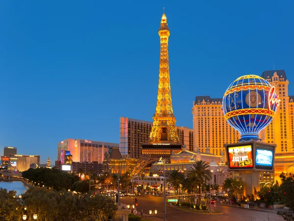 Eiffelturm auf dem streifen in las vegas — Stockfoto