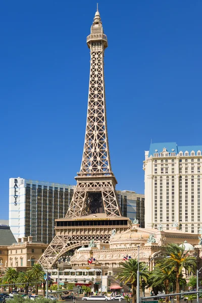 Eiffel-torony, a Las Vegas-ban egy nyári napon — Stock Fotó