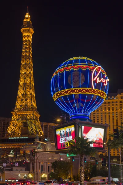 Replika av Eiffeltornet nattetid — Stockfoto