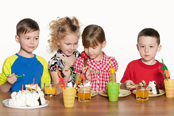 Children at a birthday party — Stock Photo, Image