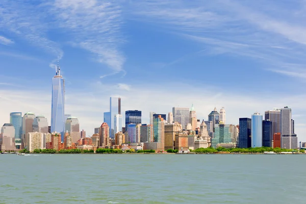 Manhattan in een bewolkte dag van juni — Stockfoto