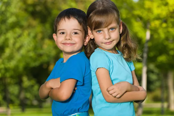 Портрет двух детей — стоковое фото