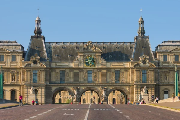 Ponte de carrossel perto do Louvre — Fotografia de Stock