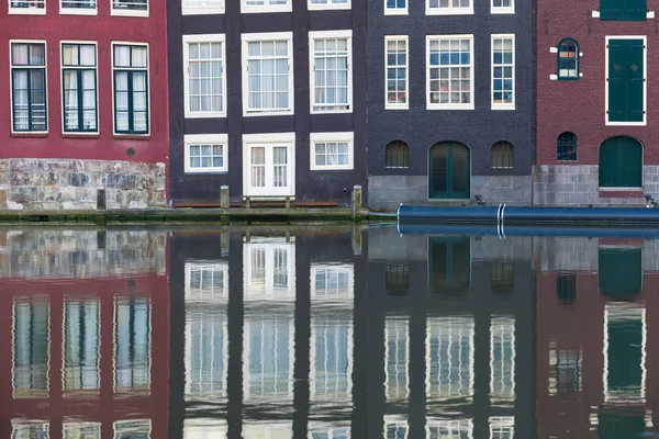 Amsterdam casas antigas à noite — Fotografia de Stock