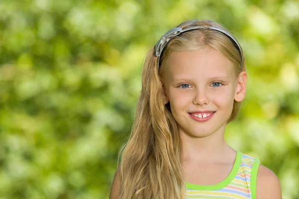 Portrait of a young blonde girl outdoors — Stock Photo, Image