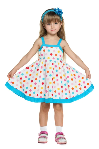 Klein meisje in polka dot jurk — Stockfoto