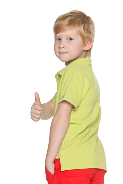 Рыжий мальчик с поднятым большим пальцем — стоковое фото