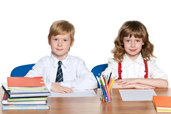 Kinder am Schreibtisch — Stockfoto