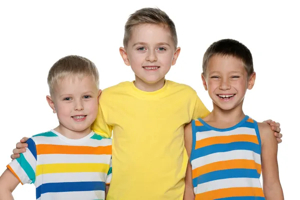 Trois jeunes garçons joyeux — Photo