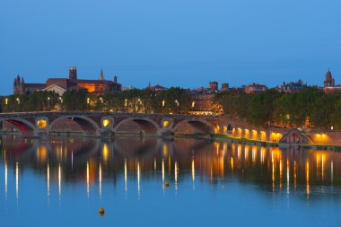 Toulouse at night clipart