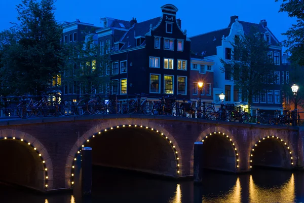 Amsterdam most v černé noci — Stock fotografie