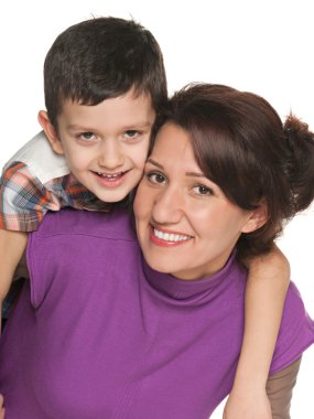 Anne oğlu ile gülümseyen