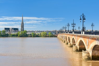 Bordeaux, güneşli bir gün