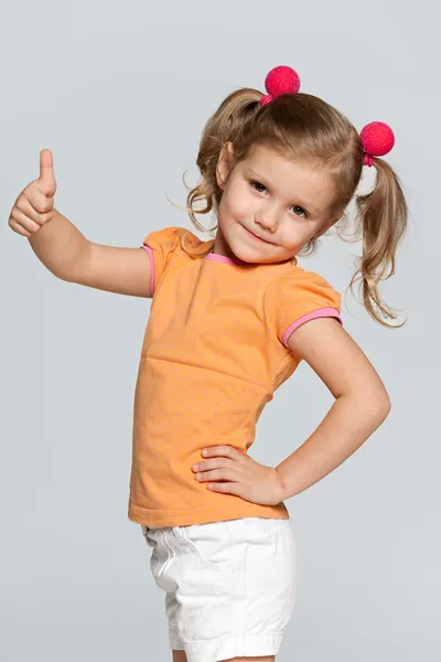 Little girl holds her thumb up — Stock Photo, Image