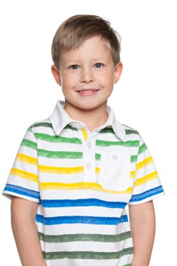 çizgili gömlekli çocuk