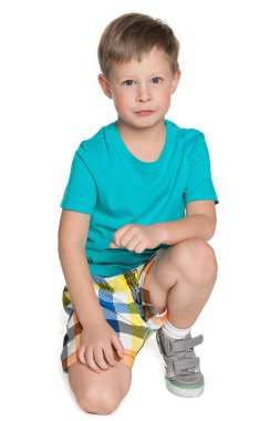 Üzgün küçük çocuk.