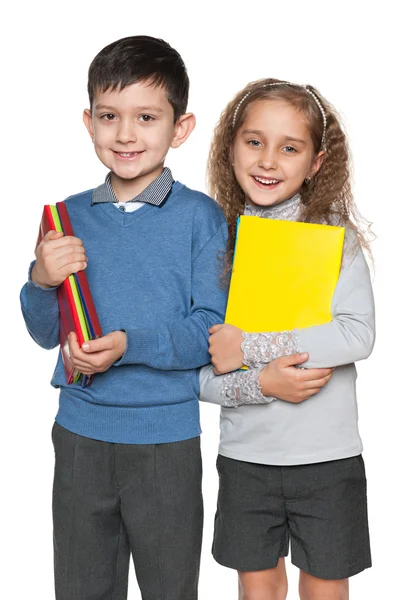 Ragazzo e ragazza con libri — Foto Stock