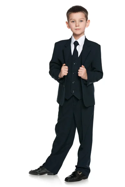 Yakışıklı çocuk siyah takım elbiseli — Stok fotoğraf