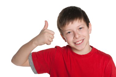 kırmızı gömlekli preteen çocuğun parmağını havaya