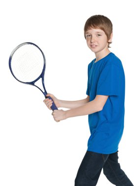 çocuk tenis oynuyor