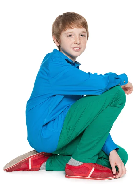 Mode sitzend preteen boy — Stockfoto