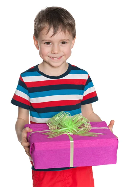 Laughing young boy holds a gift box — Stock Photo, Image