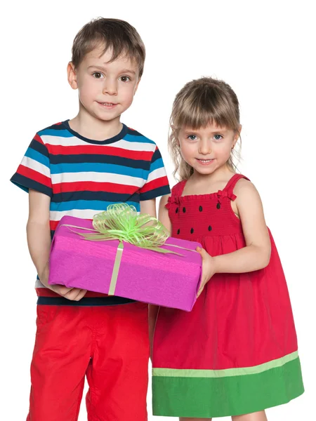 Little boy and girl hold a gift box — Stock Photo, Image