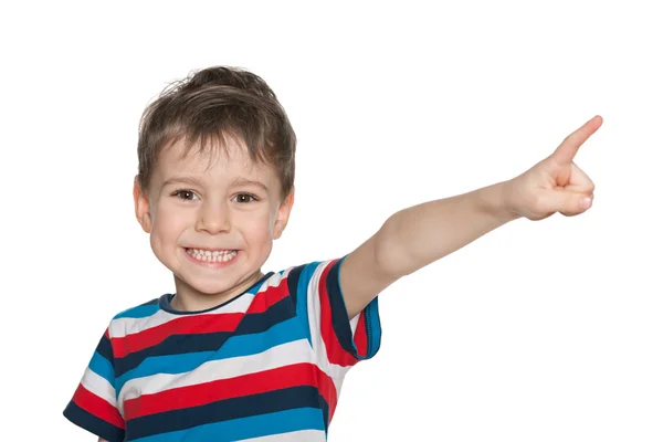 Lachender Junge zeigt zur Seite — Stockfoto