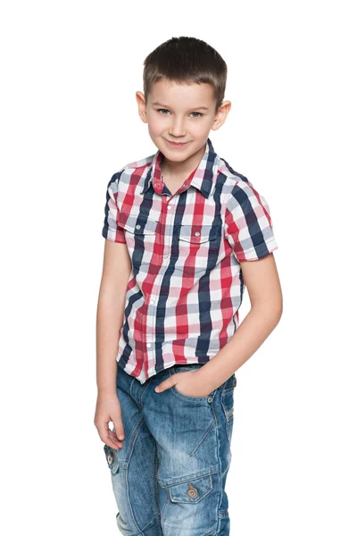 Улыбающийся модный мальчик — стоковое фото